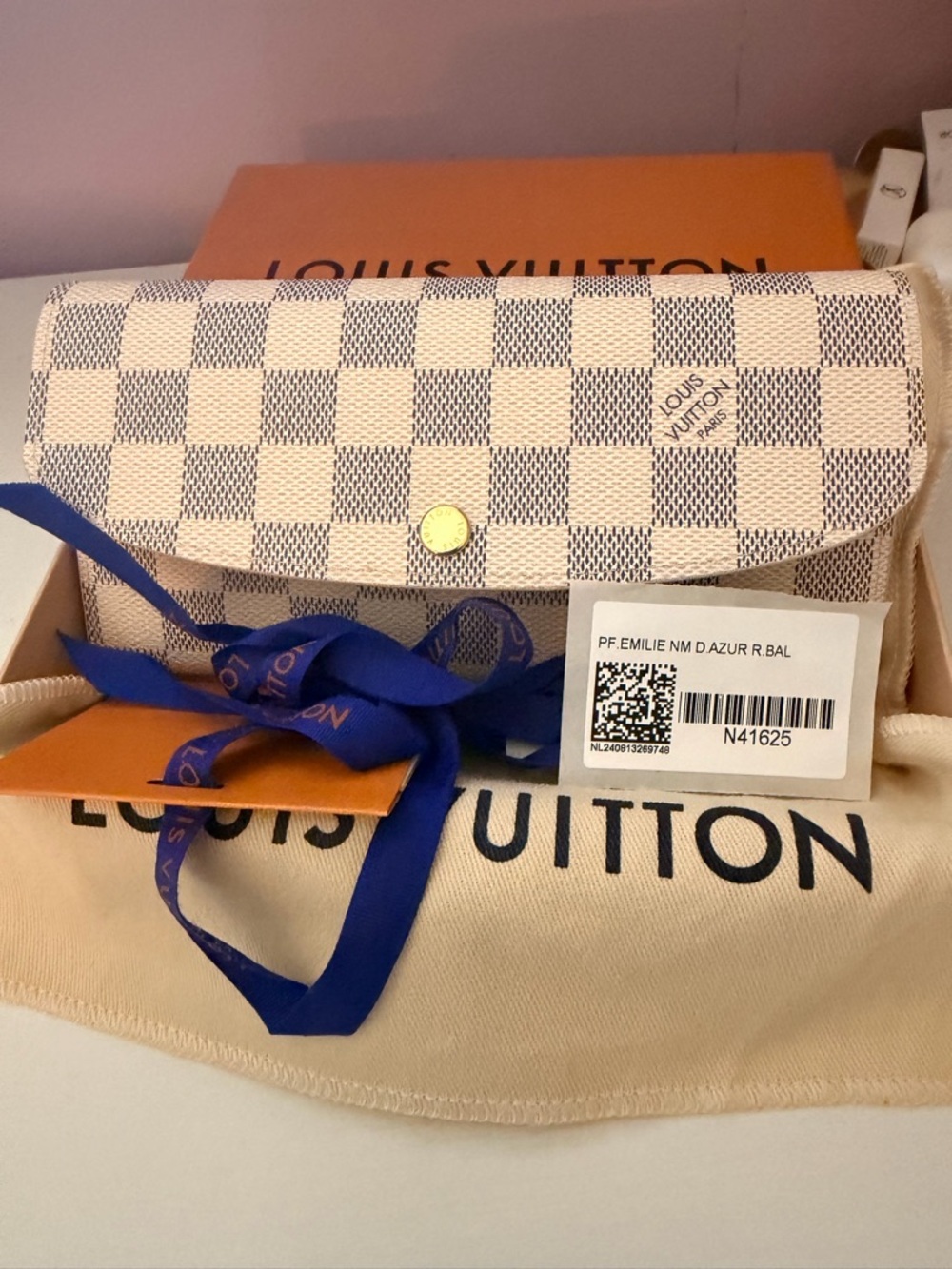 Louis Vuitton Damier Azur Canvas Continental Wallet in Cream and Light Gray - Picture 5 of 11